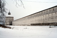 стена монастыря и Вологодская башня