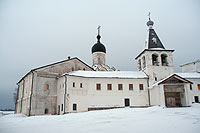 Колокольня (XVI-XVIIв) и церковь Благовещения с трапезной палатой (1534)