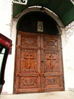 Дверь в церковь