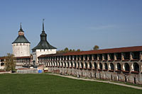 Стены монастыря - вид изнутри